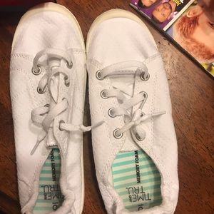 Low top slip on shoes